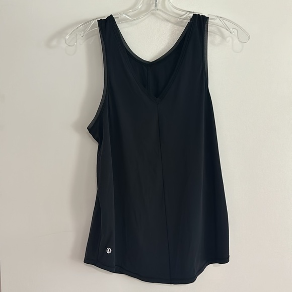 Lululemon black loose fitting v-neck tank top. Reversible with slit - Picture 4 of 6